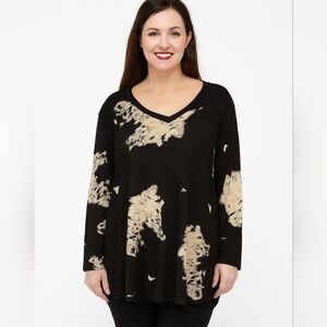 Wilfred/ Long sleeve/ V-neck/ Split hem top/ White & black Abstract/ Size US M